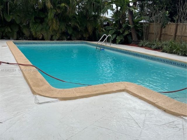 Home for rent at 1400 NE 175th St - photo 7480744