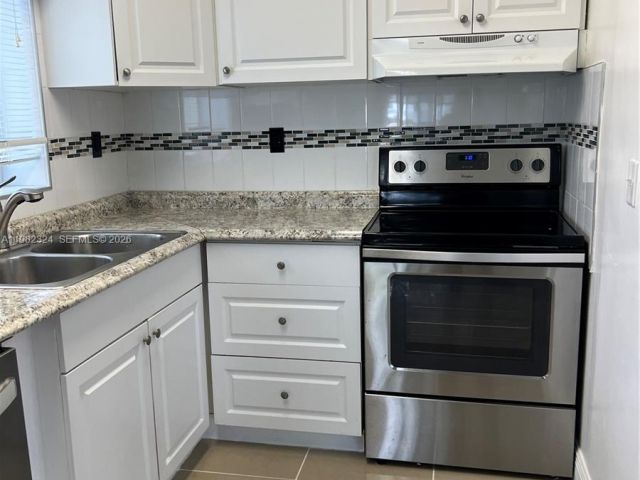 Home for rent at 1400 NE 175th St - photo 7480747