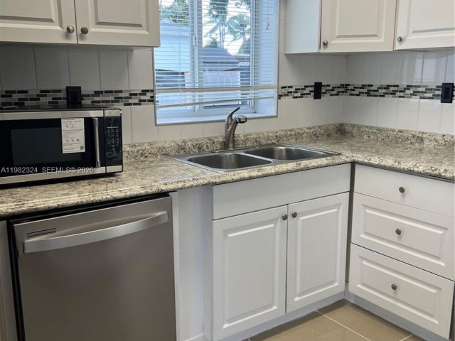 Home for rent at 1400 NE 175th St - photo 7480748