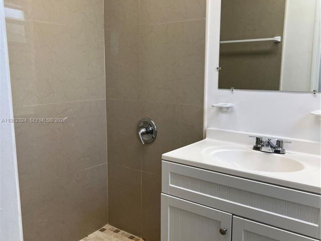 Home for rent at 1400 NE 175th St - photo 7480753