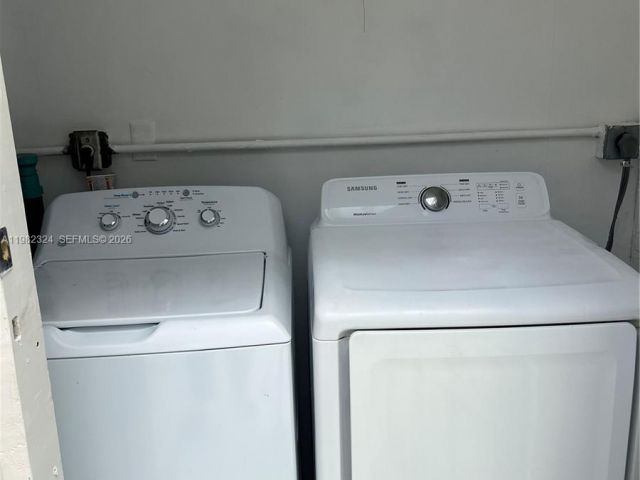 Home for rent at 1400 NE 175th St - photo 7480758