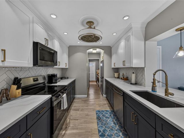 Home for rent at 2161 NE 62nd Ct - photo 7517601