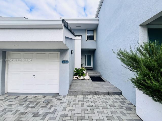 Home for rent at 253 Poinciana Dr 603 - photo 7486484