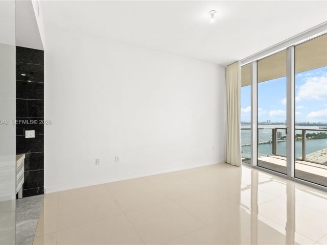 Apartment for rent  Unit #3404 - photo 7483797