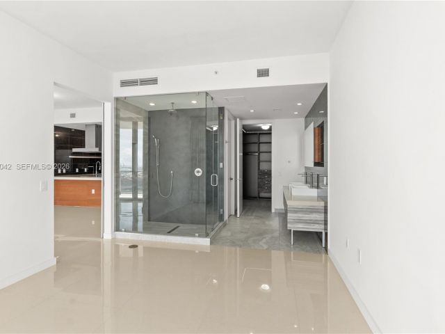 Apartment for rent  Unit #3404 - photo 7483802