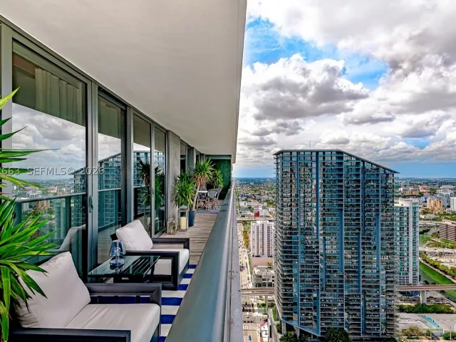 3-bedroom condo for sale in Miami - 801 S Miami Ave 4508 - MondialRealty