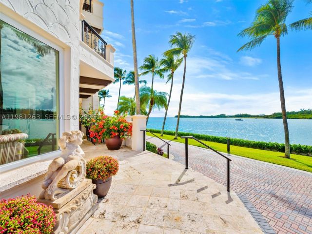 4-bedroom condo for rent in Miami Beach - 2416 Fisher Island Dr 5106 - MondialRealty