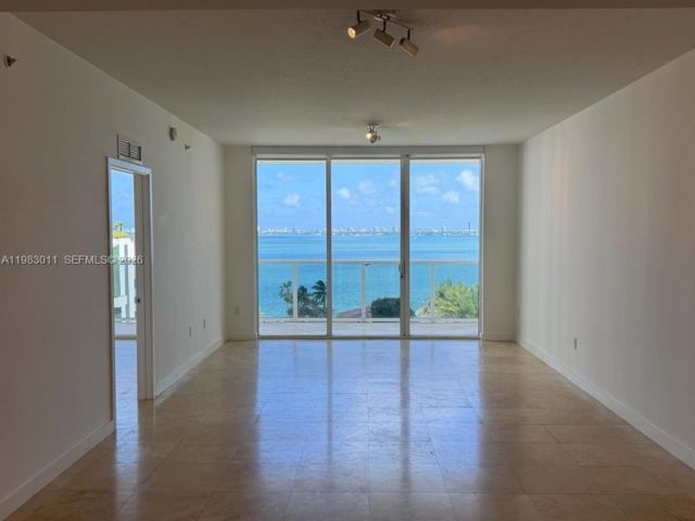 Apartment for rent  Unit #902 - photo 7490405