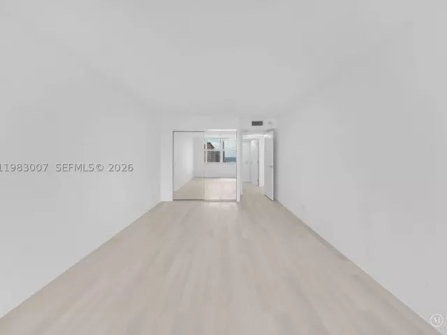 2-bedroom condo for sale in Sunny Isles Beach - 301 174th St 1818 - MondialRealty