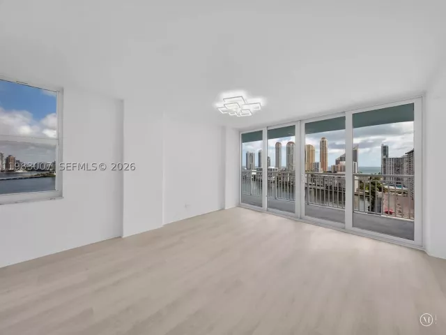 2-bedroom condo for sale in Sunny Isles Beach - 301 174th St 1818 - MondialRealty