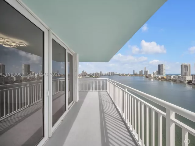 2-bedroom condo for sale in Sunny Isles Beach - 301 174th St 1818 - MondialRealty