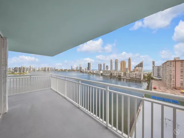 2-bedroom condo for sale in Sunny Isles Beach - 301 174th St 1818 - MondialRealty