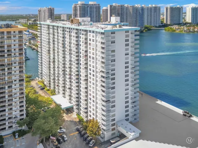 2-bedroom condo for sale in Sunny Isles Beach - 301 174th St 1818 - MondialRealty