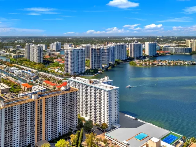 2-bedroom condo for sale in Sunny Isles Beach - 301 174th St 1818 - MondialRealty