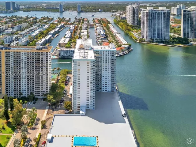 2-bedroom condo for sale in Sunny Isles Beach - 301 174th St 1818 - MondialRealty