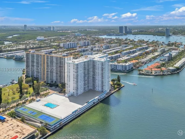2-bedroom condo for sale in Sunny Isles Beach - 301 174th St 1818 - MondialRealty