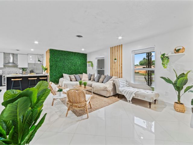 Home for sale at 19440 NE 18th Pl - photo 7520952