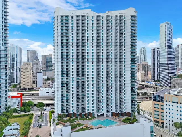 1-bedroom condo for sale in Miami - 350 S Miami Ave 2412 - MondialRealty