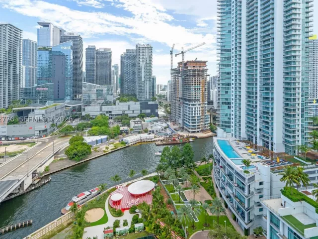 1-bedroom condo for sale in Miami - 350 S Miami Ave 2412 - MondialRealty