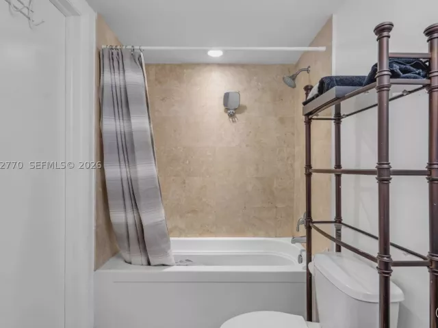 1-bedroom condo for sale in Miami - 350 S Miami Ave 2412 - MondialRealty