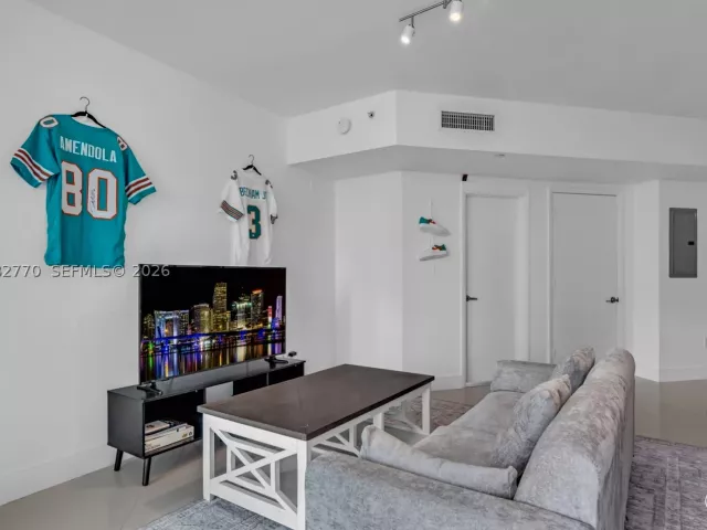 1-bedroom condo for sale in Miami - 350 S Miami Ave 2412 - MondialRealty