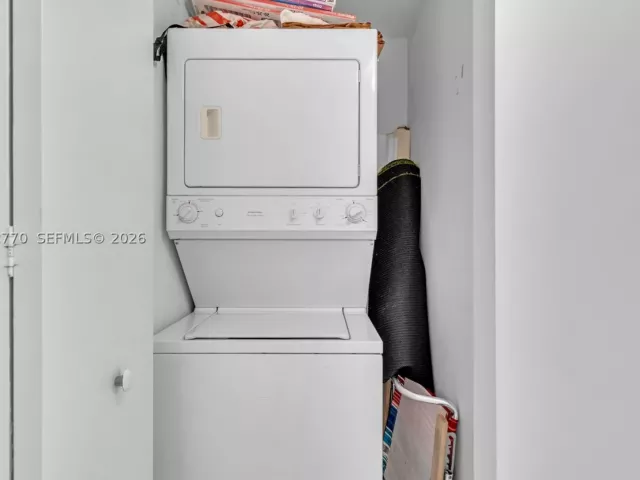 1-bedroom condo for sale in Miami - 350 S Miami Ave 2412 - MondialRealty