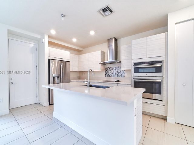 Home for rent at 10447 NW 66th St - photo 7531767