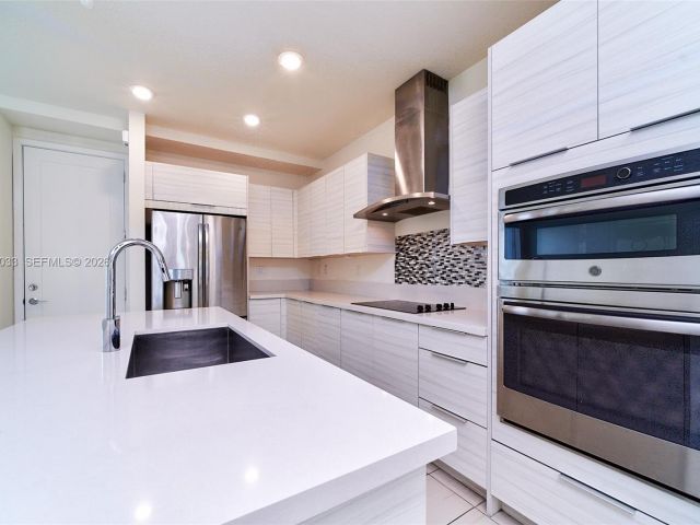 Home for rent at 10447 NW 66th St - photo 7531768