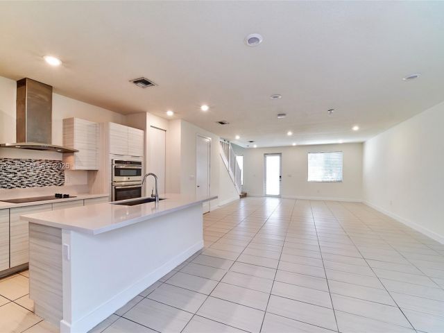 Home for rent at 10447 NW 66th St - photo 7531769