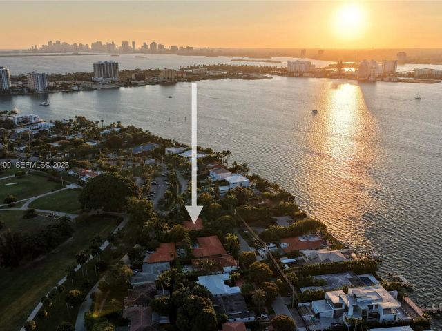 Home for rent at 1100 N Shore Dr 0 - photo 7468057