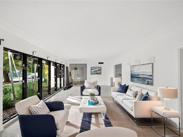 Home for rent at 1100 N Shore Dr 0 - photo 7468059