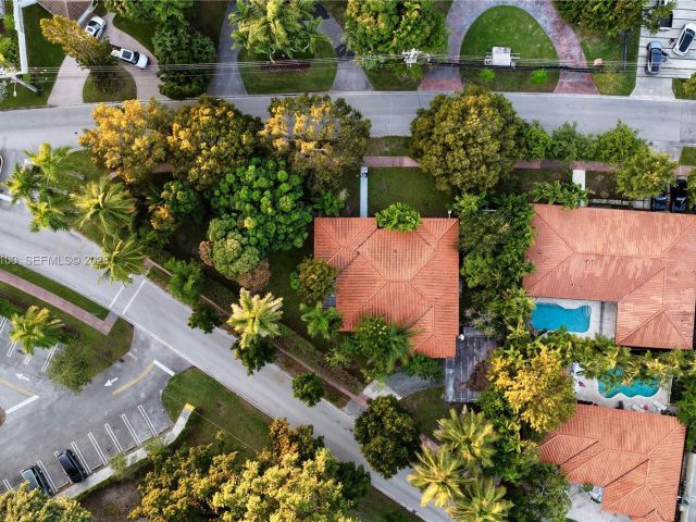 Home for rent at 1100 N Shore Dr 0 - photo 7468065