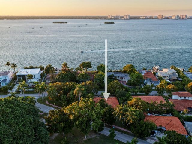 Home for rent at 1100 N Shore Dr 0 - photo 7468067