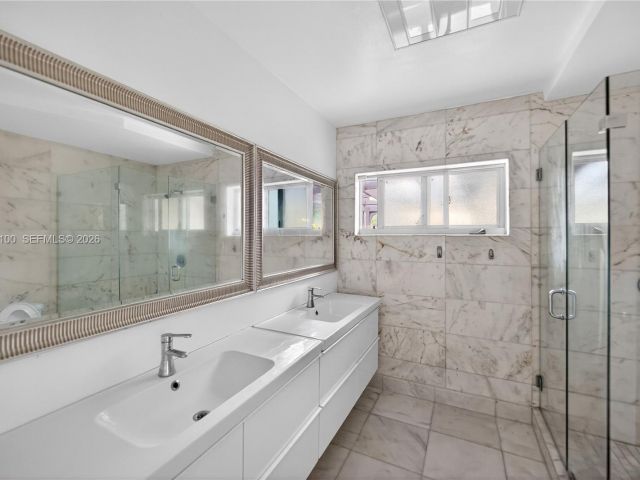 Home for rent at 1100 N Shore Dr 0 - photo 7468091