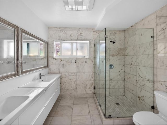 Home for rent at 1100 N Shore Dr 0 - photo 7468092