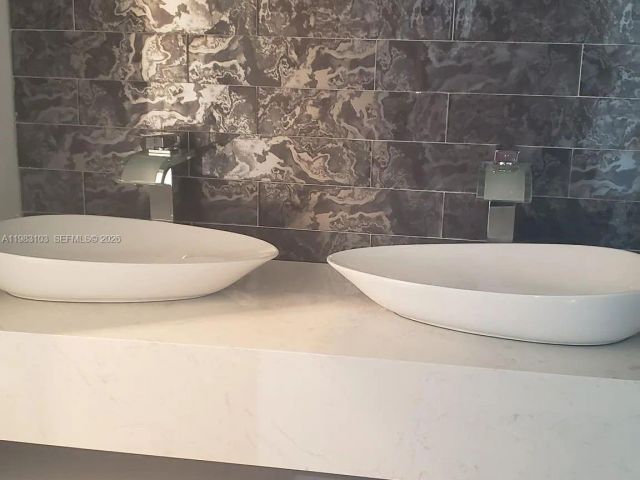 Home for rent at 412 NW 72nd St 0 - photo 7453185