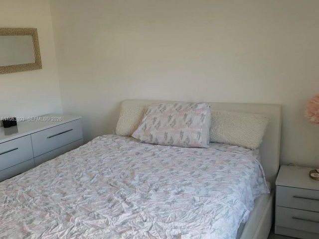 Home for rent at 412 NW 72nd St 0 - photo 7453191