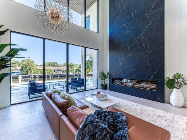 Home for rent at 2817 NE 35th St - photo 7482328