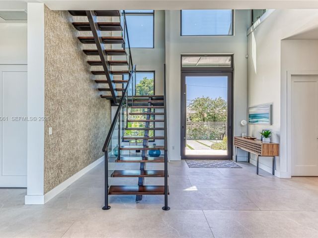 Home for rent at 2817 NE 35th St - photo 7482332