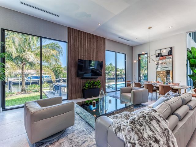 Home for rent at 2817 NE 35th St - photo 7482334