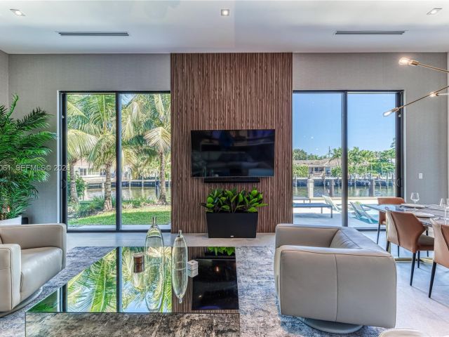 Home for rent at 2817 NE 35th St - photo 7482335