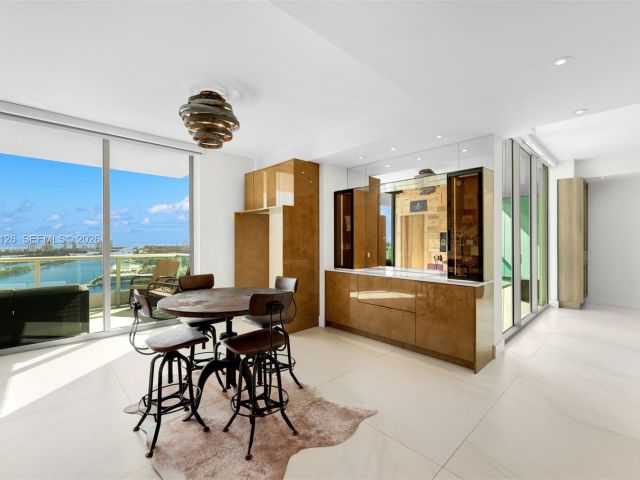 Apartment for sale  Unit #4202 - photo 7467302