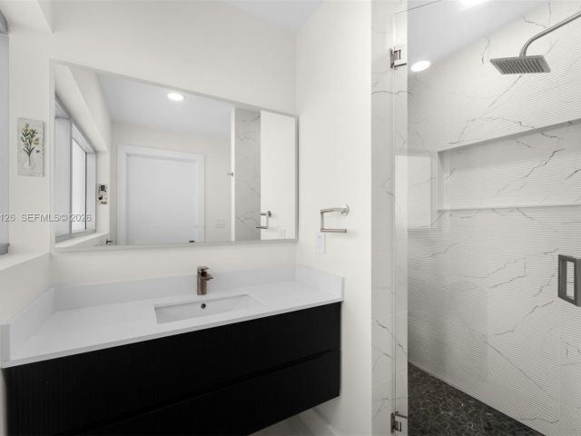 Apartment for sale  Unit #4202 - photo 7467307