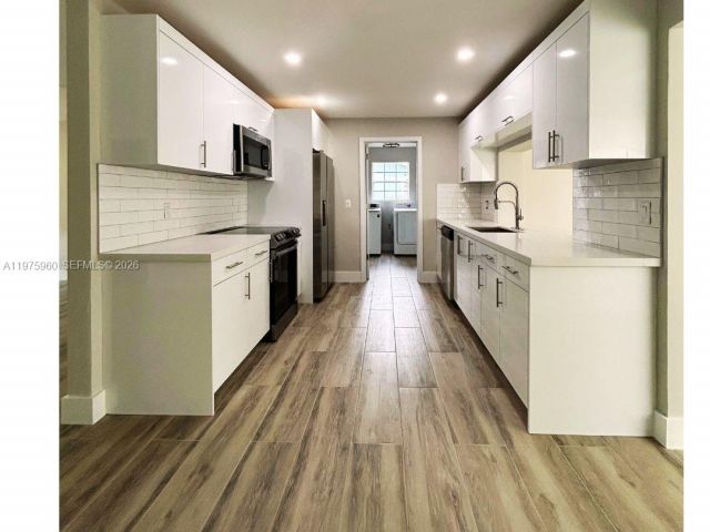 Home for rent at 5032 SW 94th Ave - photo 7487013