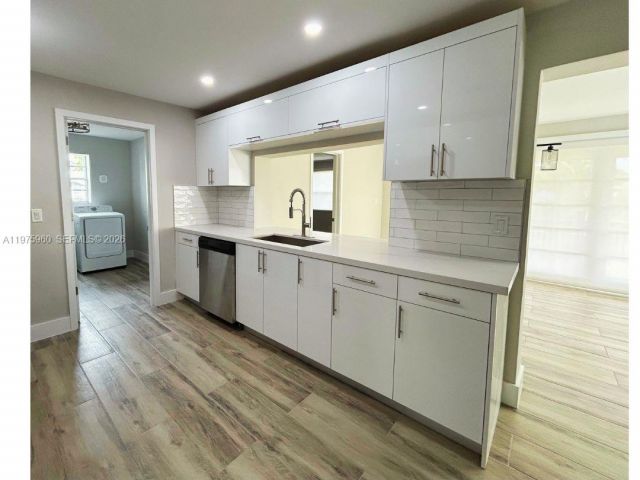 Home for rent at 5032 SW 94th Ave - photo 7487014