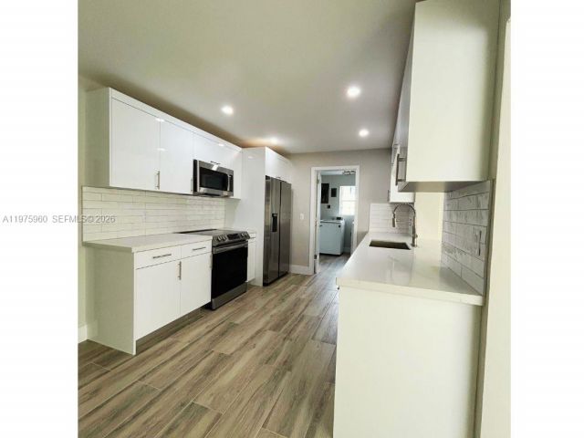 Home for rent at 5032 SW 94th Ave - photo 7487015