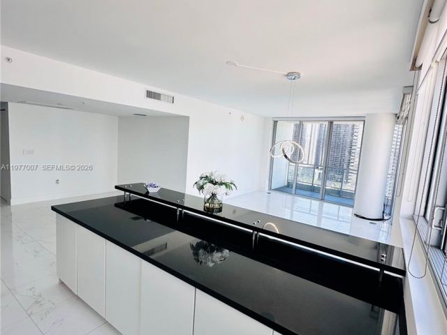 Apartment for rent  Unit #3105 - photo 7486812