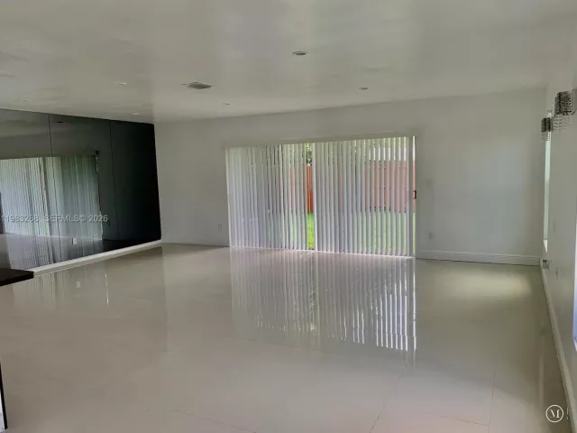 3-bedroom home for rent in Miami - 9798 SW 158th St - MondialRealty