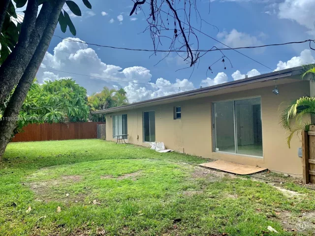 3-bedroom home for rent in Miami - 9798 SW 158th St - MondialRealty