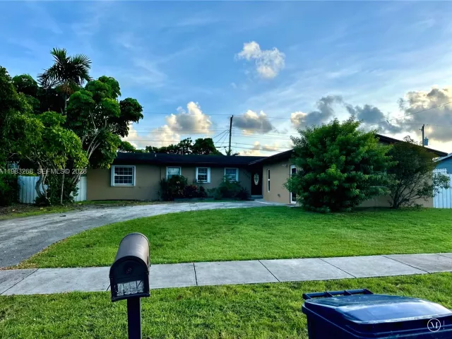3-bedroom home for rent in Miami - 9798 SW 158th St - MondialRealty